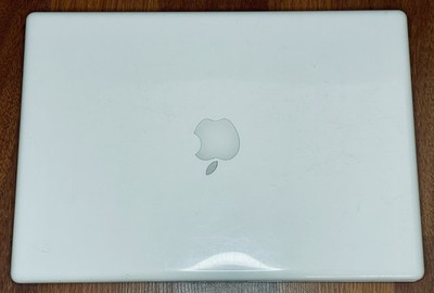 Apple MacBook Mid 2007 A1181 Intel 2 GHz 2 GByte RAM 120 GByte HDD CD-ROM weiß