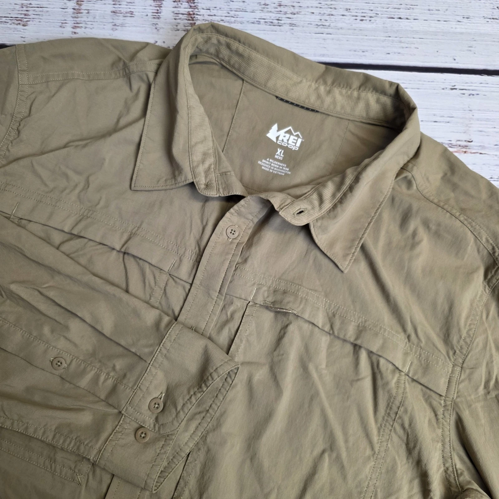 REI Co-op Sahara Tech Shirt Mens XL Khaki Vented Trail Hiking Fishing Pockets
