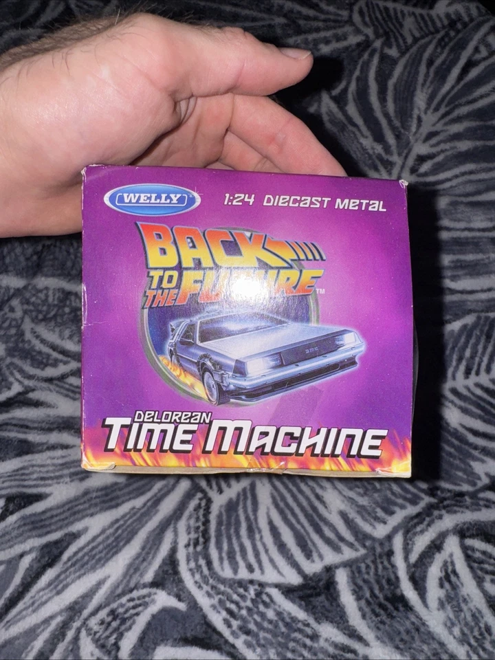 WELLY BACK TO THE FUTURE DELOREAN CAR DIECAST MODEL TOY 1:24 BOXED - Image 2 of 4
