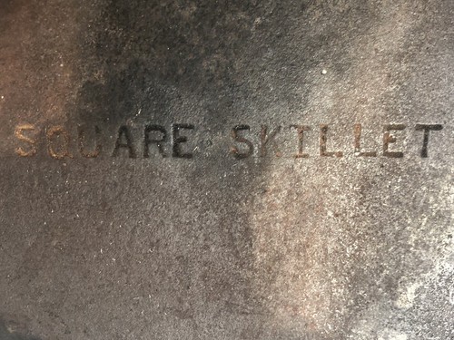 Square Skillet Cast Iron~Mark B~Thumb Grip~ 9.5x15” Including Handle~Flare Sides - Picture 2 of 6