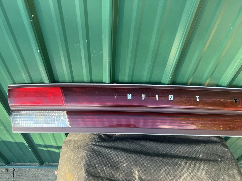 CONJUNTO PANEL LUZ TRASERA INFINITI I30 OEM 1996-1997 Foto 2 de 4