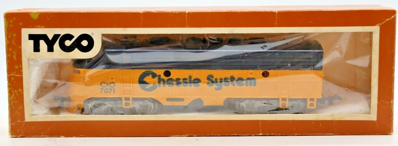 Bachmann HO 1:87 Chessie System C&O 7071 Locomotive with TYCO Dutch Box Car