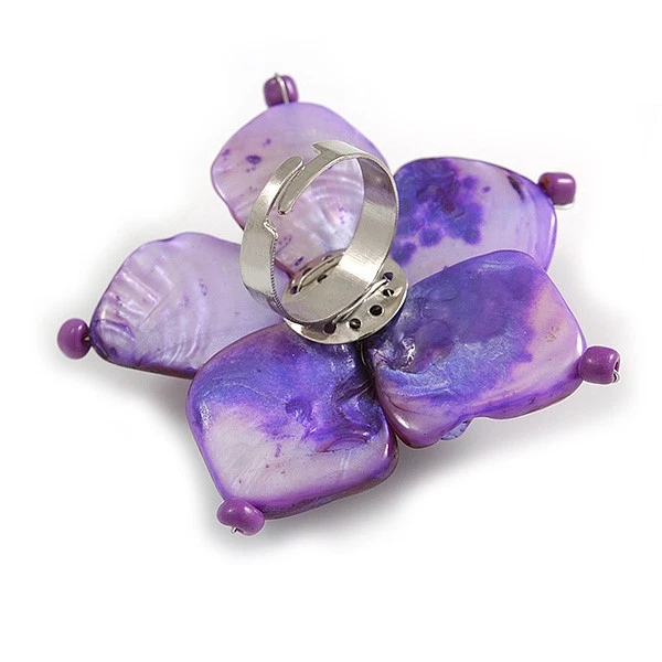 Anillo de flores con cuentas de perlas sintéticas con caparazón en tono plateado/púrpura Foto 4 de 4