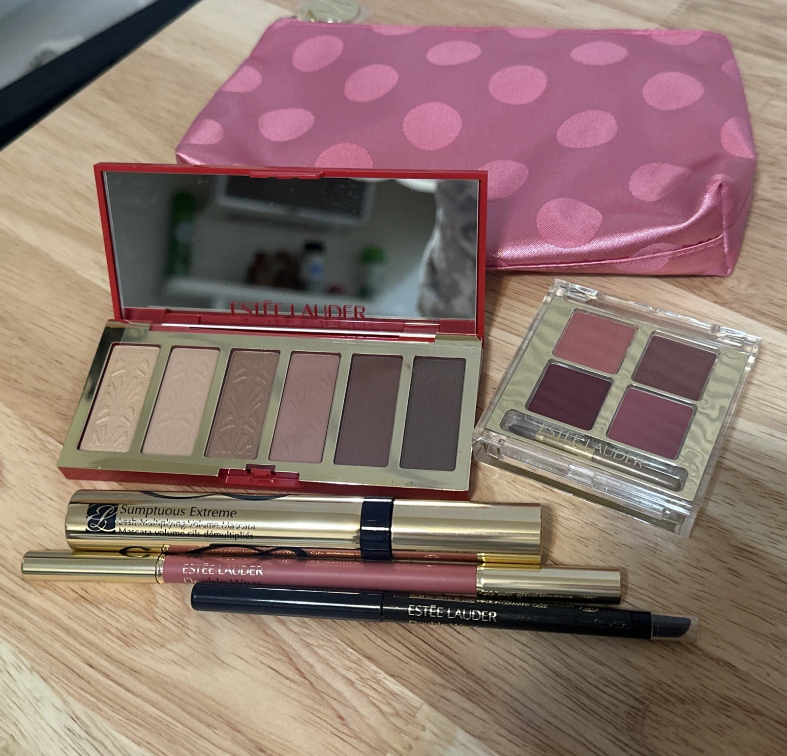 Estee Lauder Deluxe Makeup Kit Full Size Blush/Pink Colors with Pink Makeup Bag