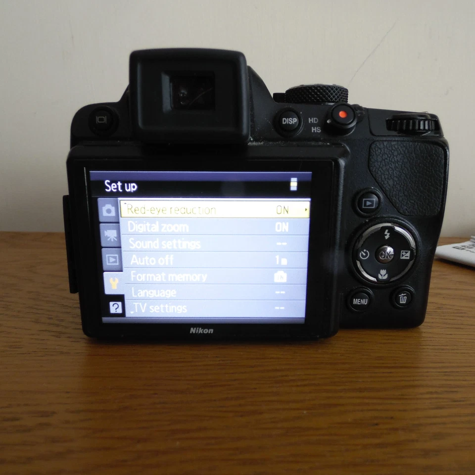 Cámara puente digital Nikon Coolpix P100 10,3 MP. Zoom óptico 26x, Full HD Foto 3 de 4