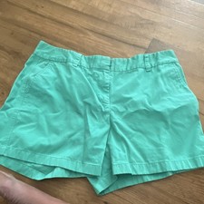 Vineyard Vines Women  s Shorts Size 14