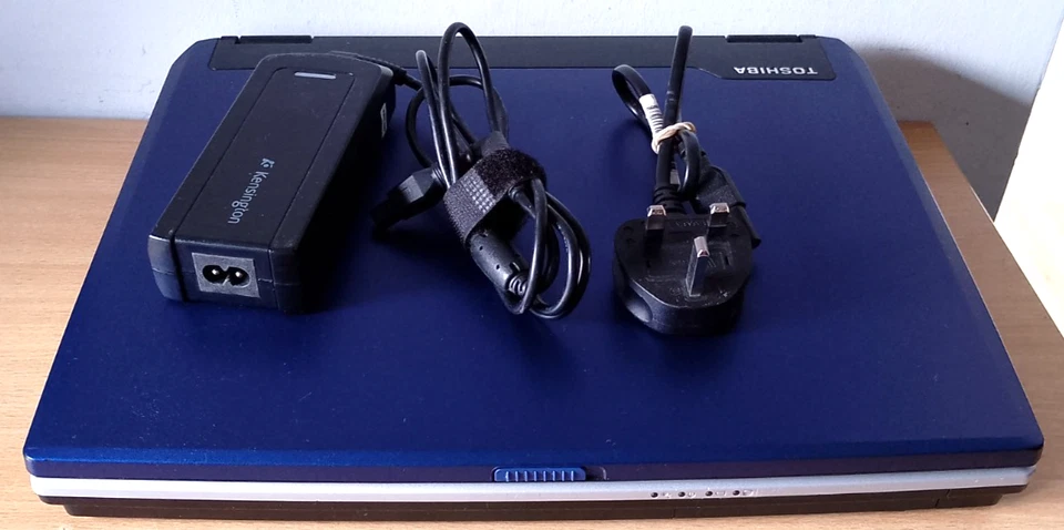 Vintage Toshiba Satellite SA40 Laptop - 512MB Ram -  40GB HD - DVD/CDRW - Image 4 of 4