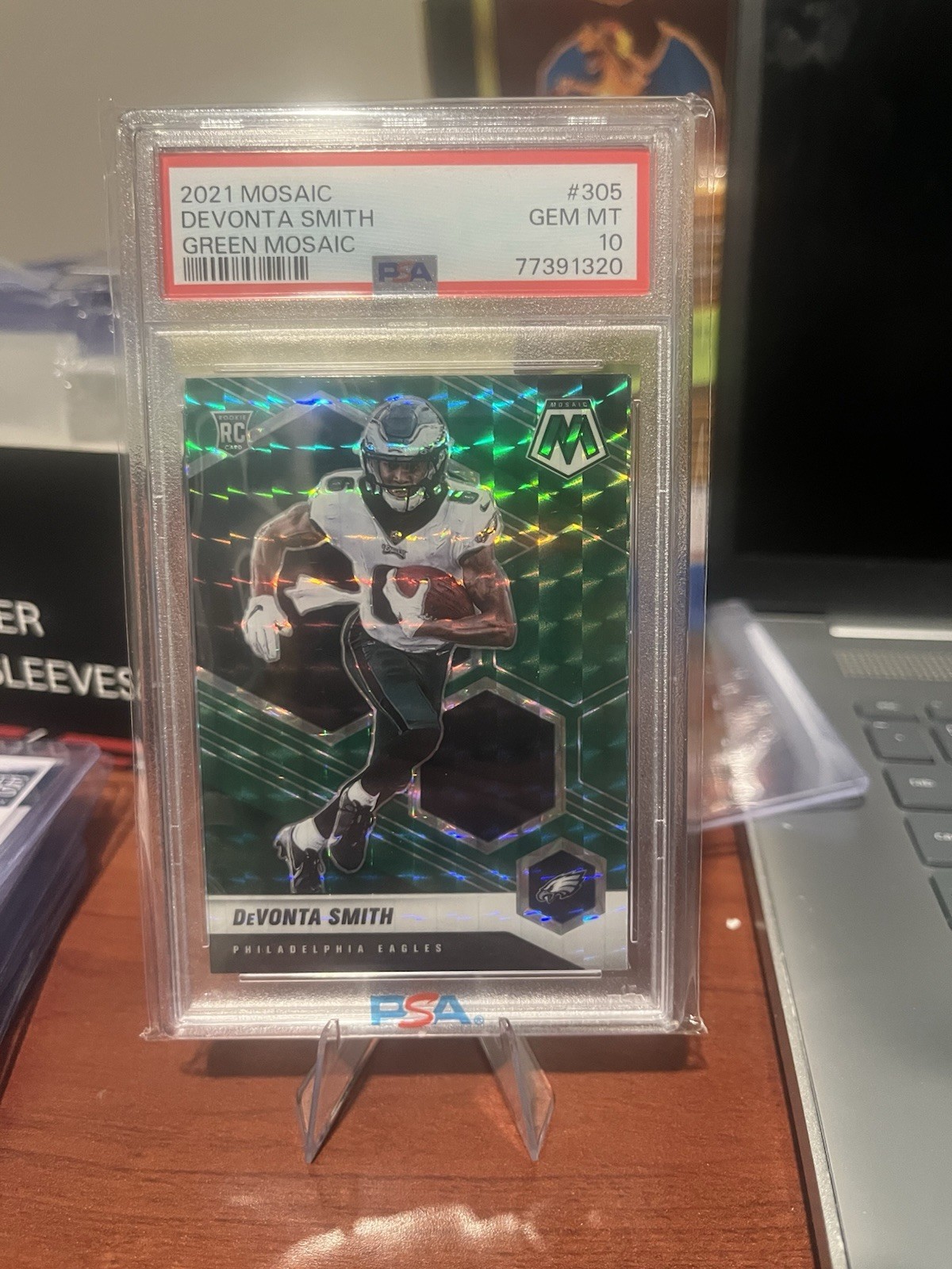 2021 Panini Mosaic Devonta Smith RC #305 Green Mosaic PSA 10 GEM MINT