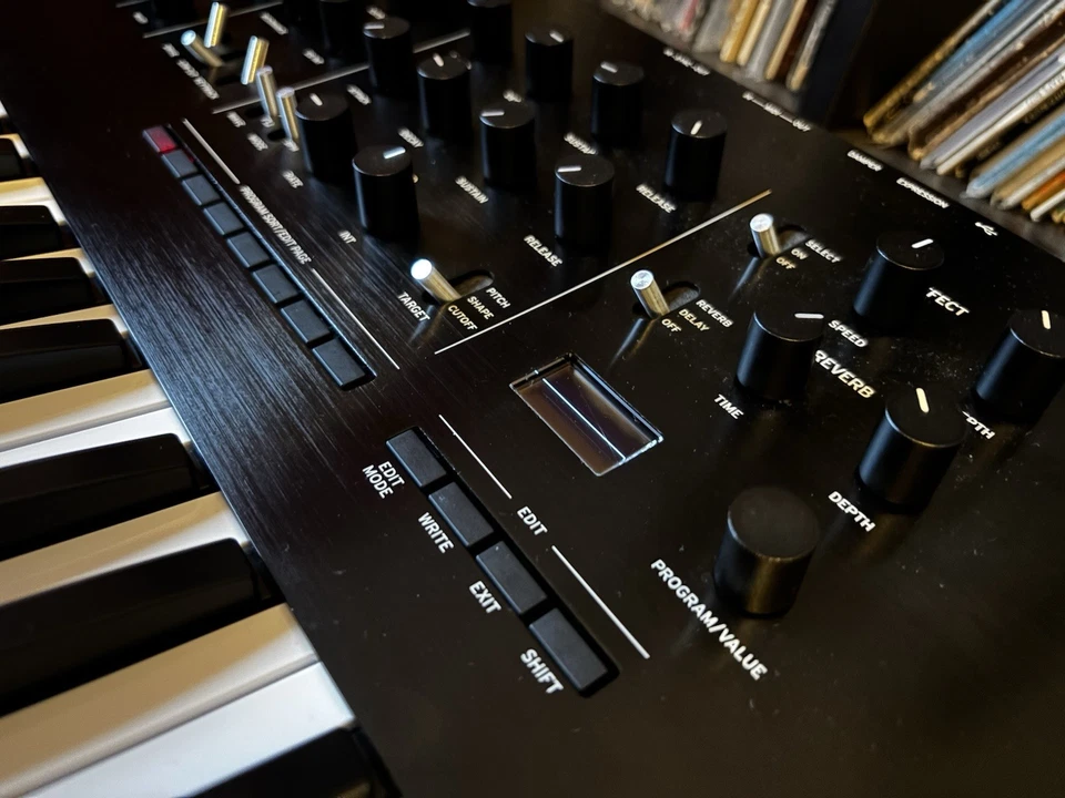 Korg Prologue 8 Synthesizer Polyphon Hybrid - Bild 3 von 4