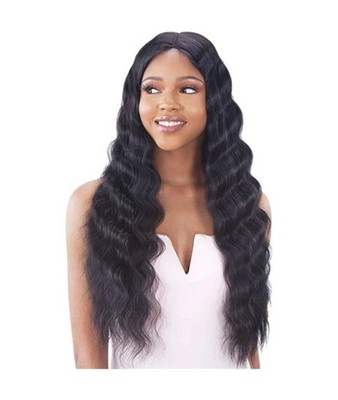 Modellmodell Lace Front Triple Barrel Curl Perücke