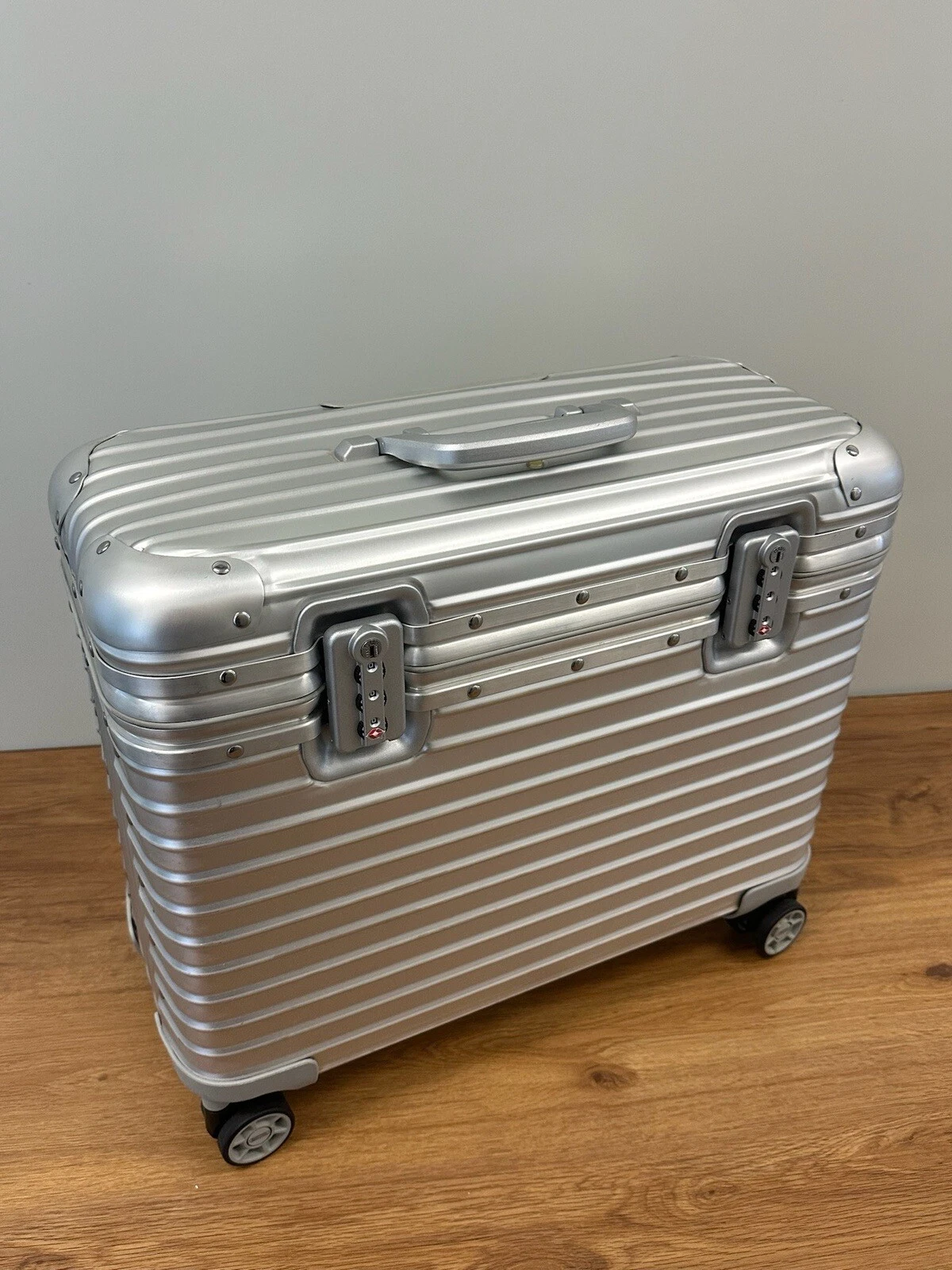 Valigia pilota Rimowa Topas pilota dimensioni cabina versione small ...