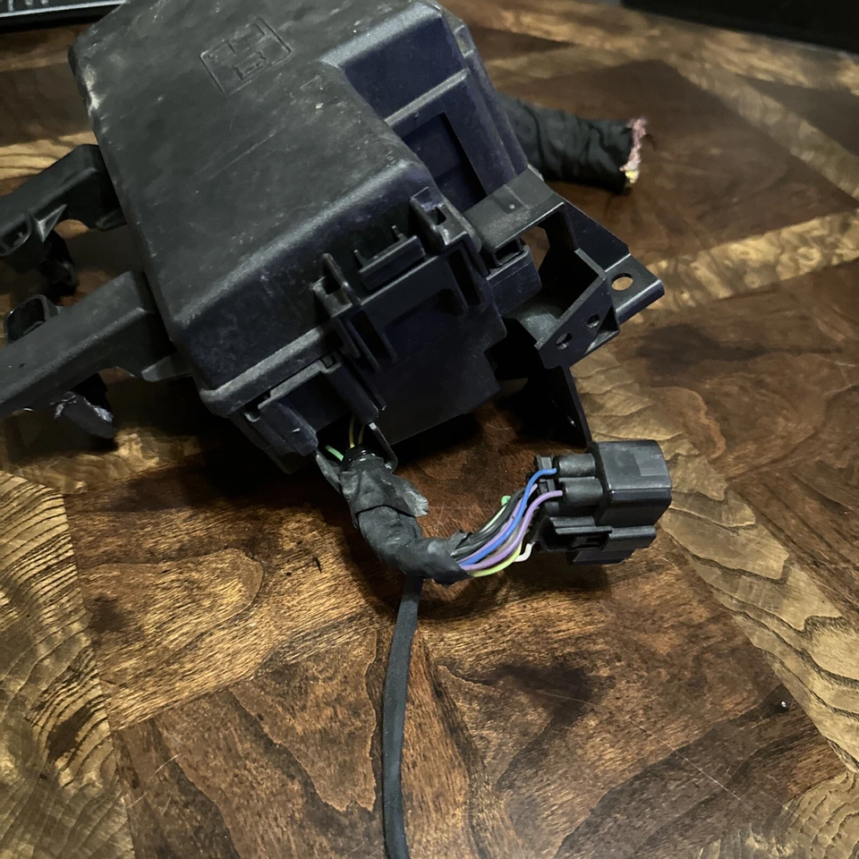 Panel de bloque de conexiones relé caja de fusibles motor Ford Mustang 16 17 2016 2017 OEM #2 Foto 4 de 4