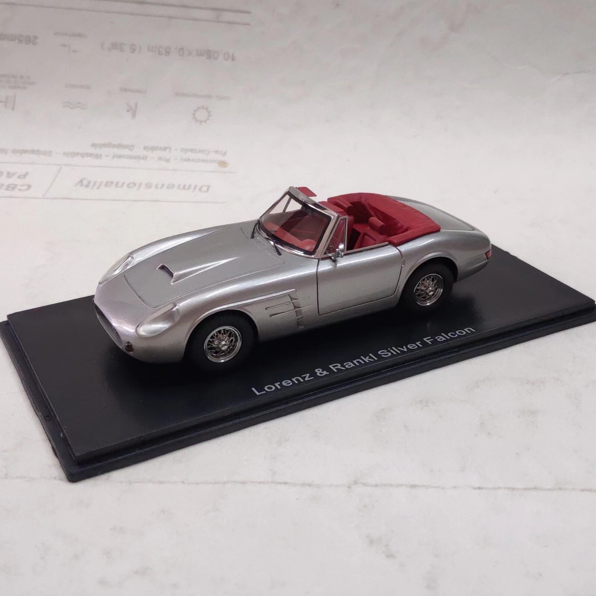 LORENZ et RANKL SILVER FALCON NEO 1:43 de reference 46390