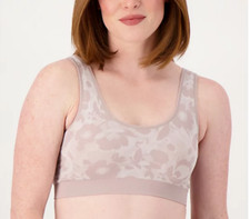 Anybody Scoop Neck Wirefree Lounge Bra with Removable Pads Medium A557214 2645