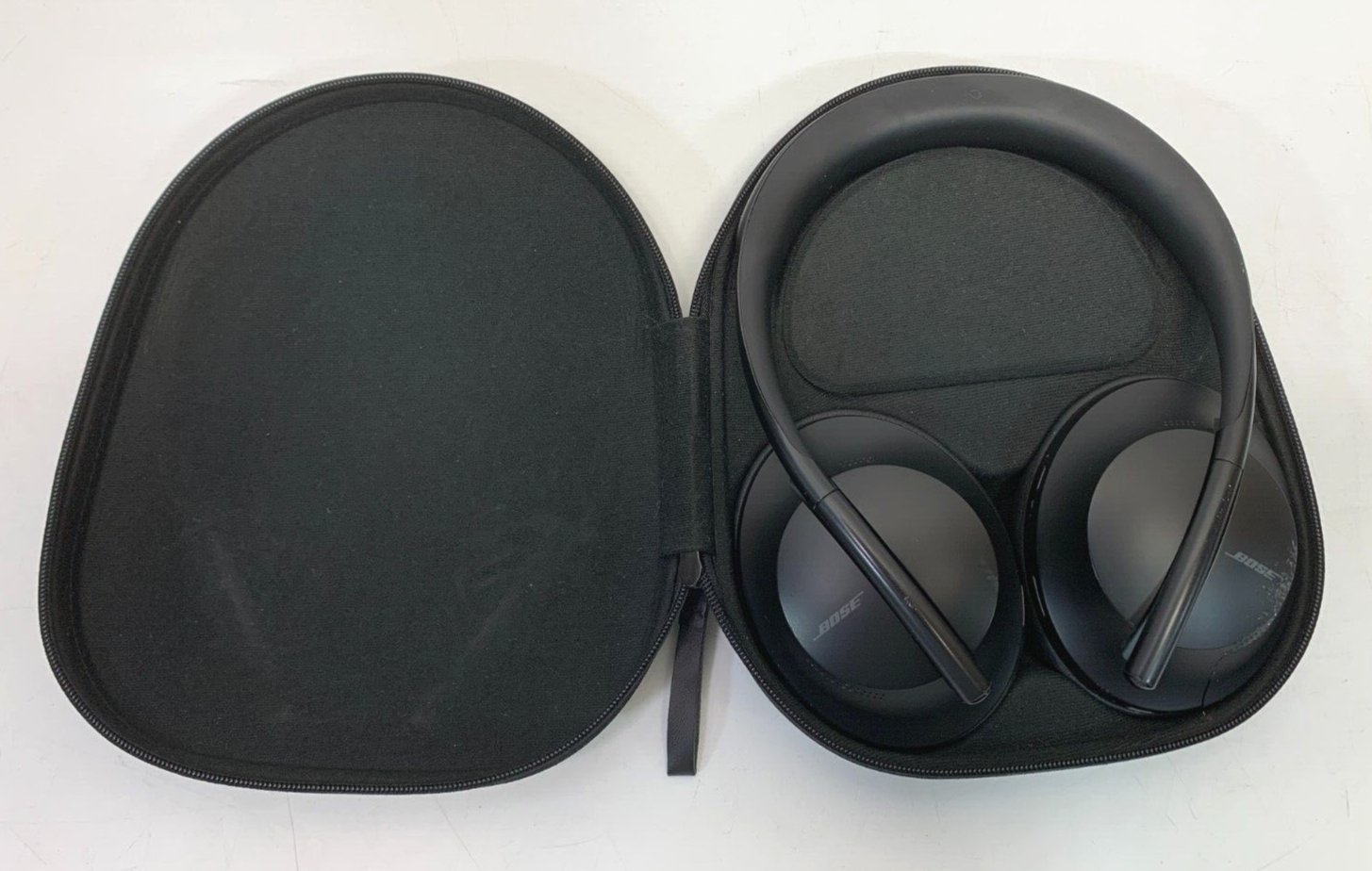 Bose Noise Cancelling Headphones 700 w/Case - Black-image