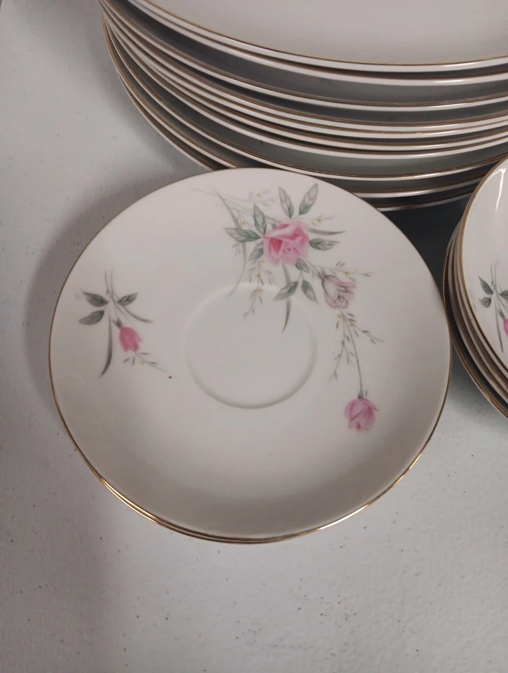 Golden Rose Fine China Japan Dishware Set Of 17 Pieces Dinner Plates And Saucers - Image 2 of 4
