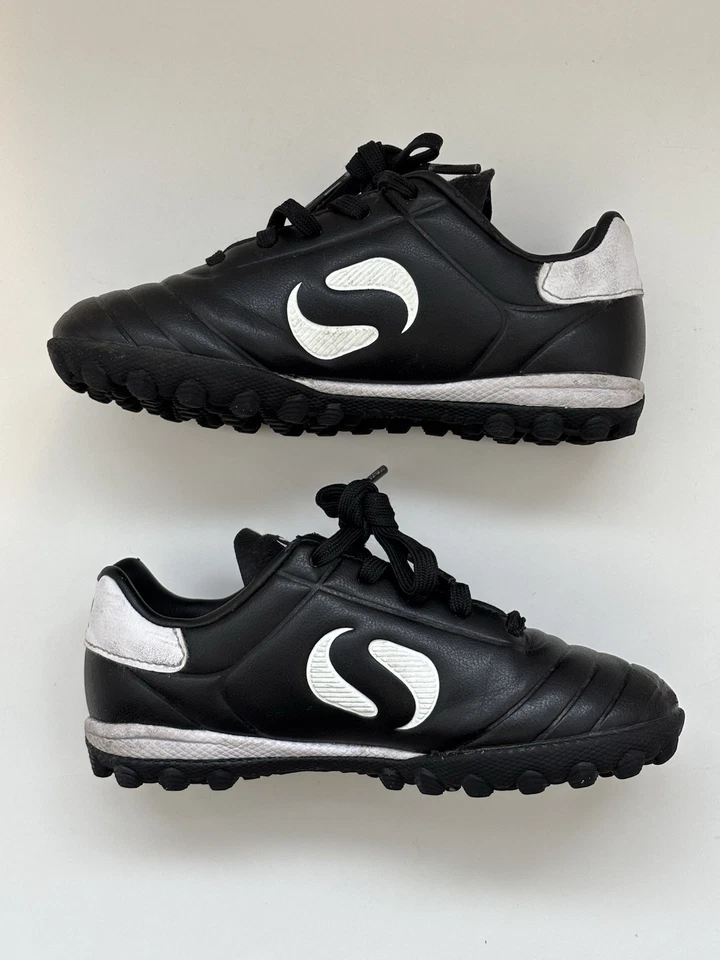 Sondico Strike Astro Turf Trainers Boys Size Uk 9 Black White - Image 3 of 4
