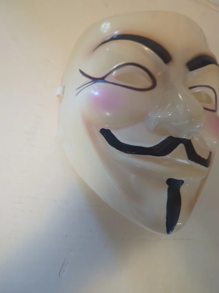 Официально лицензированная маска V for Vendetta Guy Fawkes — Halloween Anonymous DC WB - Изображение 2 из 4