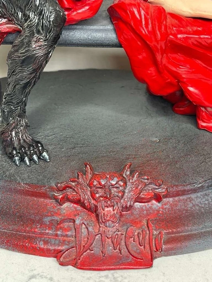 Dracula and Lucy Diorama Resin Model Hobby Kit 100% ORIG CAST 06DCC01 - Image 3 of 4