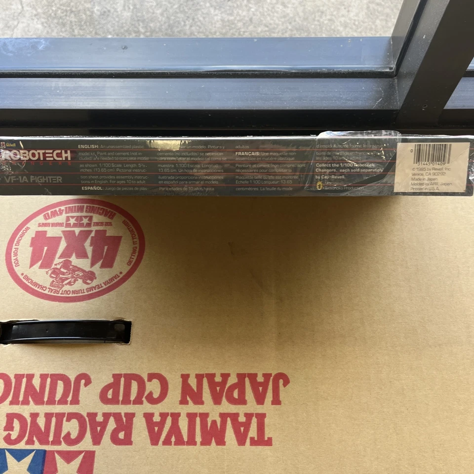 Revell Robotech Changers VF-1A Fighter Model Kit 1/100 Scale #1409 New Sealed - Image 4 of 4