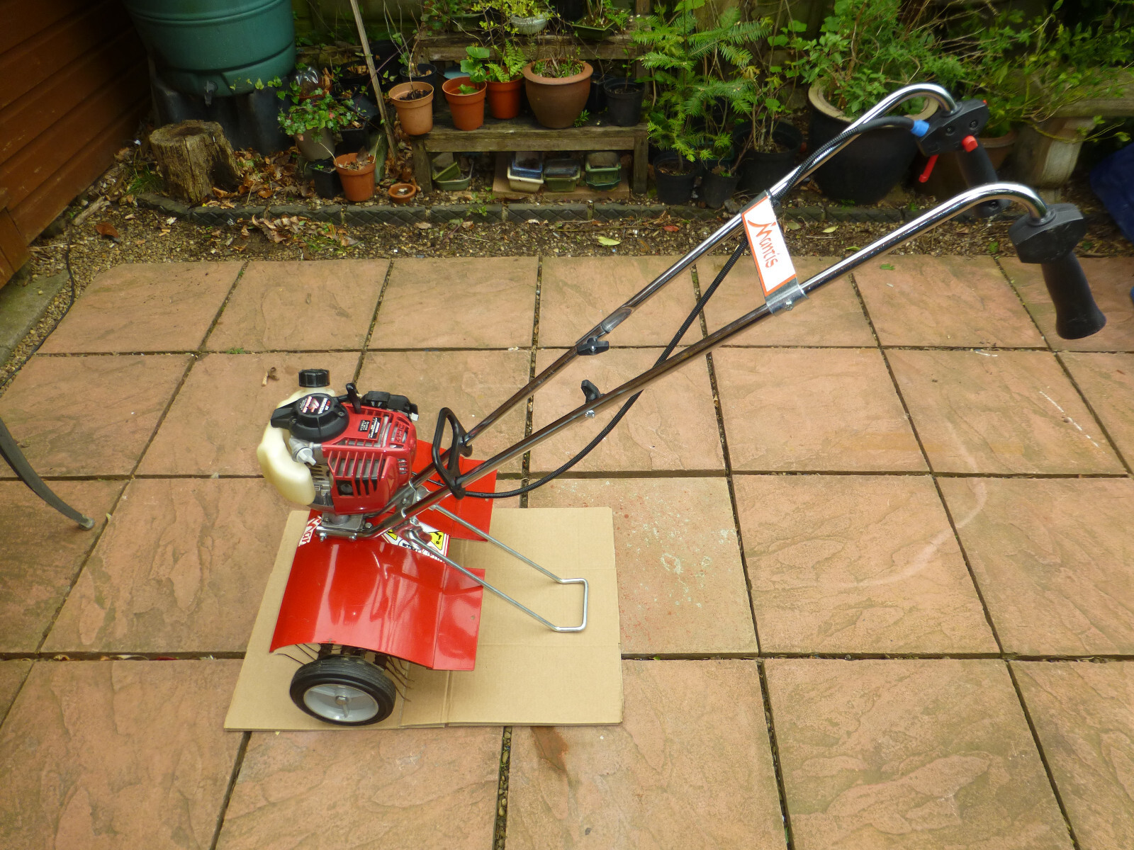 Mantis Classic 4stroke Tiller with Dethatcher Attachment, Honda GX25