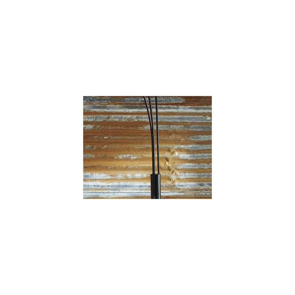 Lámpara de pie industrial de arco de metal con diseño exclusivo de Ashley Sheriel Foto 4 de 4