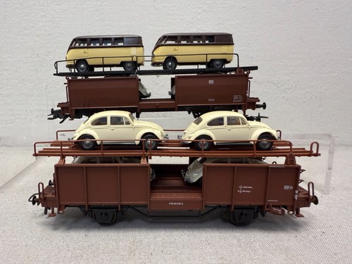 Märklin HO Scale 4612 Pair of Auto Carriers w/6 VW Bugs & 2 VW Brown/Cream Vans - Picture 2 of 6
