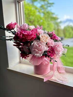 Preserved Flower Bouquet in Pink  Raspberry Hat Box, Real Flowers, Lasts 1+ Year