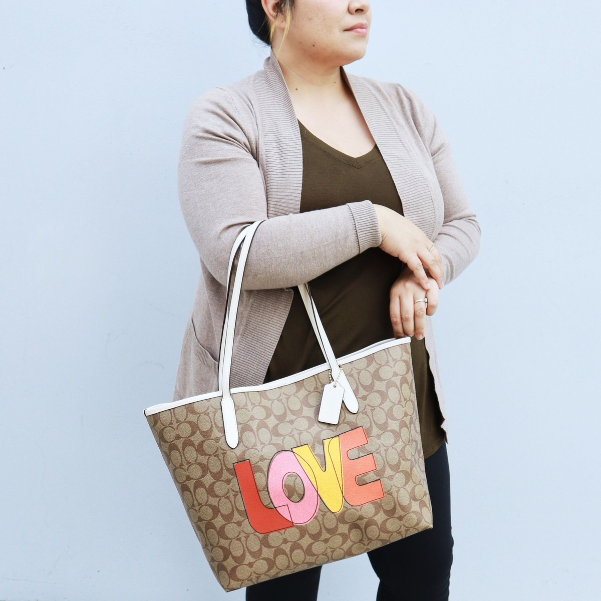すぐ完売のロングセラー★COACH City Tote In Signature Canvas NWT COACH City Tote In Signature Canvas With LOVE Print