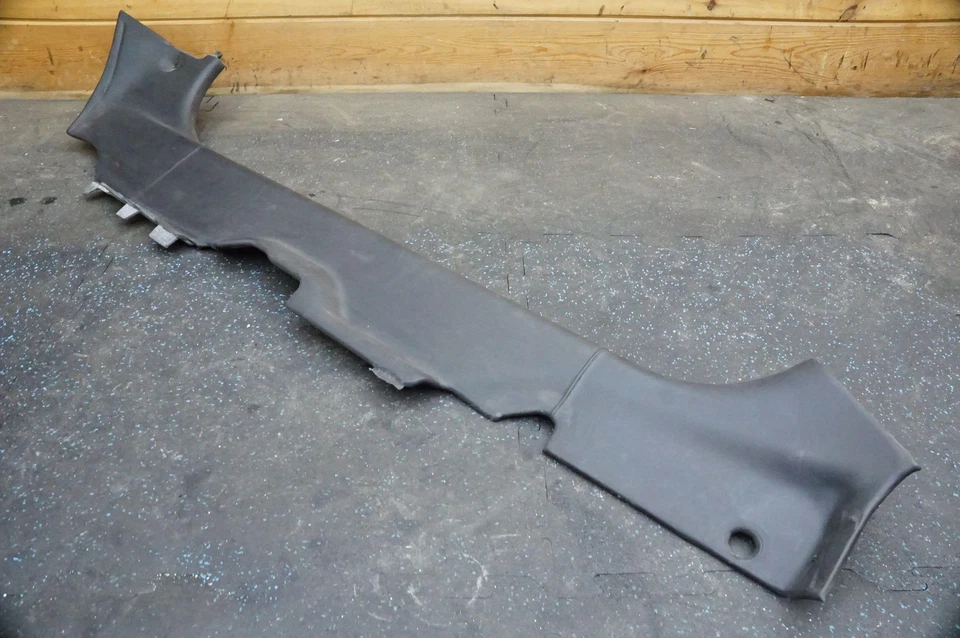 Balancín inferior interior pasajero derecho negro 82847000 Ferrari FF 2011-16 Foto 2 de 4