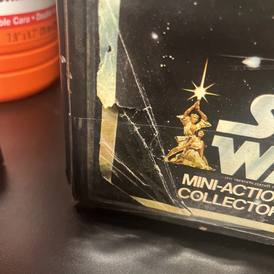 Star war case and collectible figures Case Has Some Issues See Pics with 24 fig - Image 2 of 4