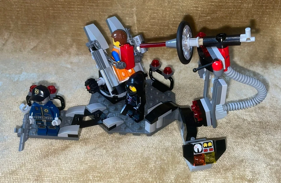 LEGO Sets: The LEGO Movie: 70801-1 MELTING ROOM (2014) 100% + Instructions EPIC! - Image 4 of 4