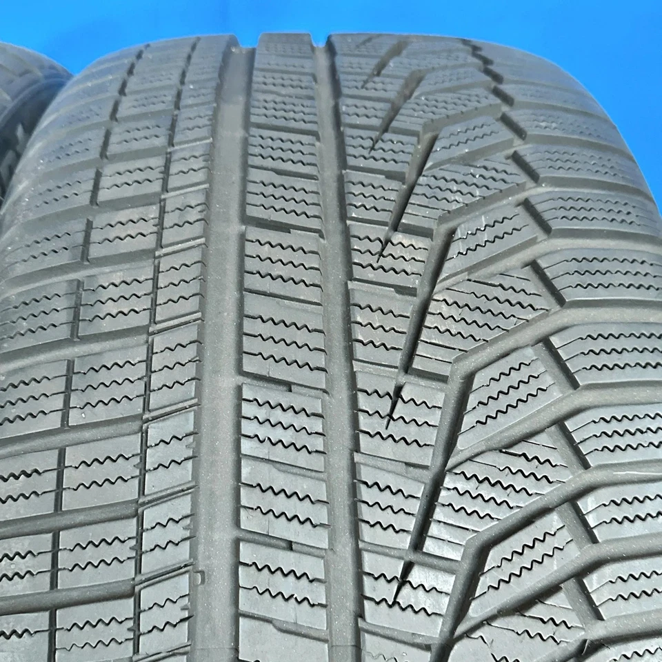 2x Winterreifen 265 35 R19 98W Hankook Winter I*Cept evo 2 DOT 18/20 6.5/7.5mm - Bild 2 von 3