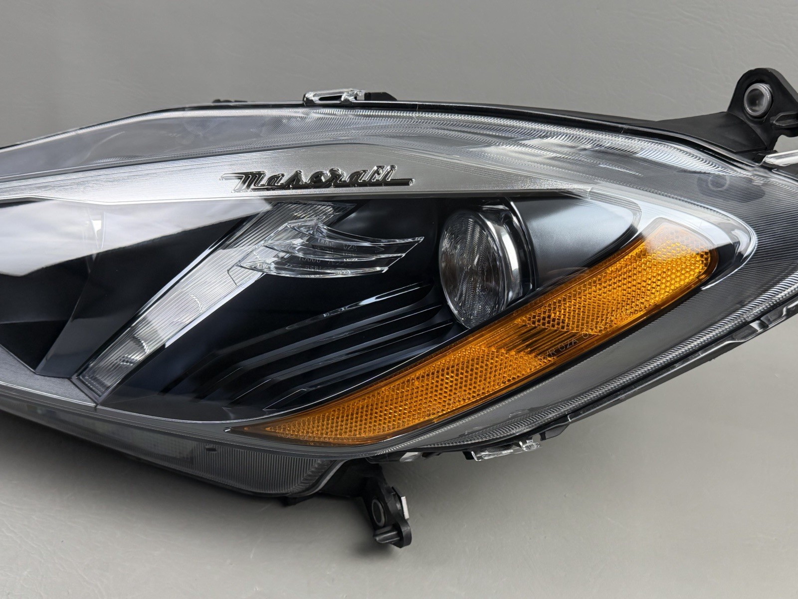 Maserati GranTurismo 2017-2019 Front Left Headlight P/N 350570