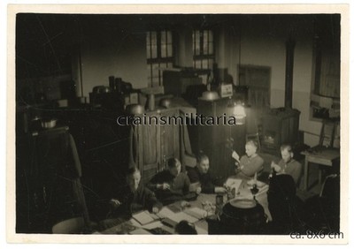 Orig. Foto Piloten in Vereinshaus an Flugplatz SCHRODA Sroda b. Posen Polen 1941