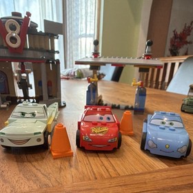 LEGO Disney Cars Flo's V8 Caf&eacute; 8487 Complete