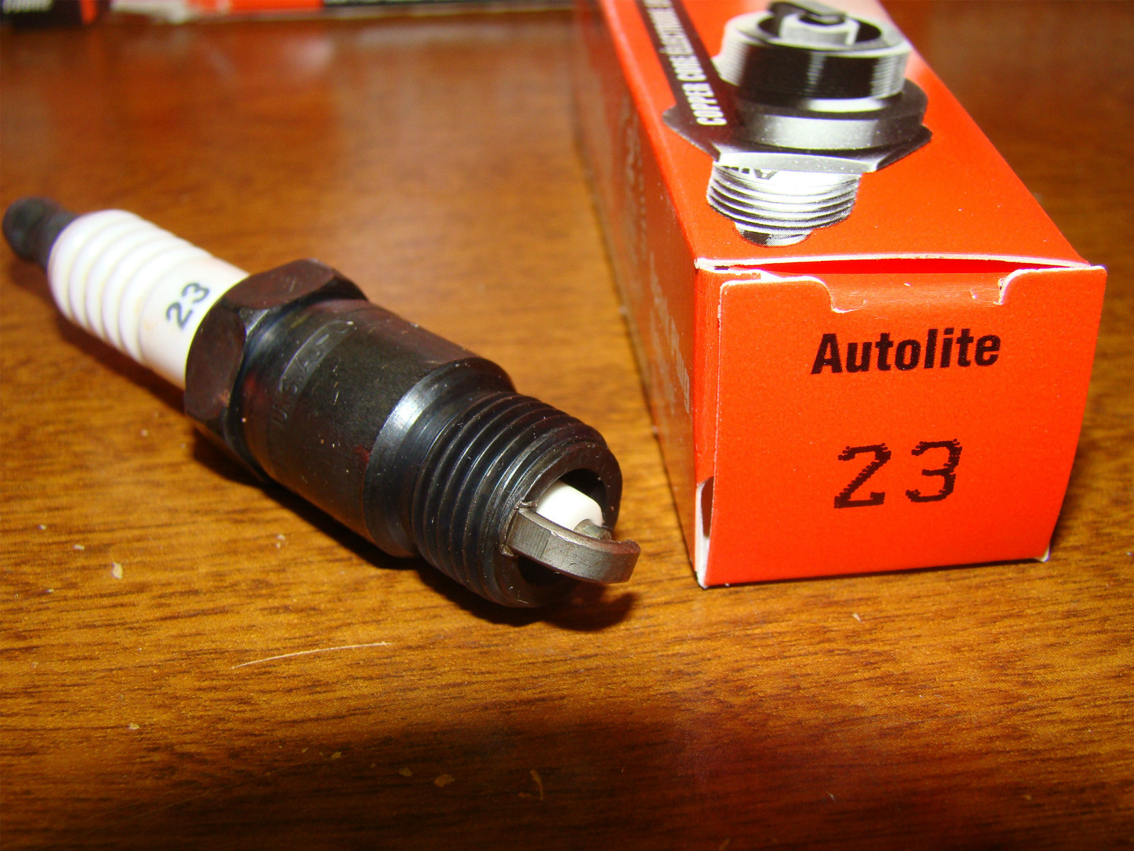 AUTOLITE 23 COPPER SPARK PLUG LOW SHIPPING NOS 
