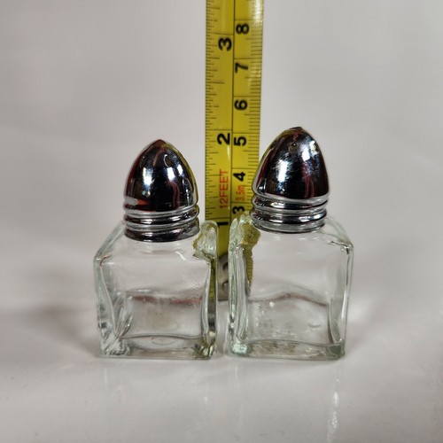 Miniature Glass Salt And Pepper Sharkers Vintage - Picture 14 of 15