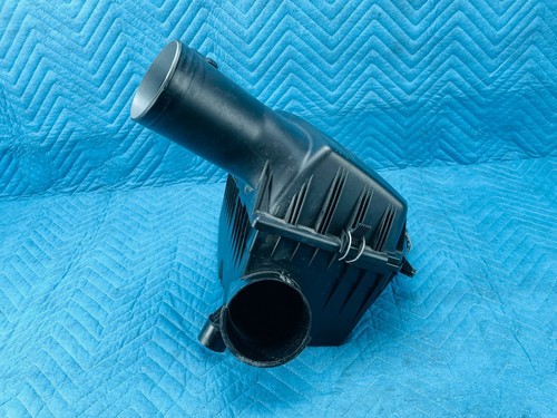 BMW 650i 550i 4.8L Air Cleaner Box Assembly 2008 2009 2010 OEM - Picture 4 of 7