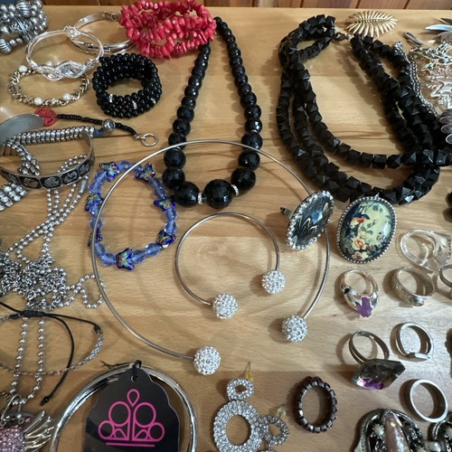 GRAN LOTE DE BISUTERÍA VINTAGE HASTA AHORA TODO PONIBLE ALGÚN DISEÑADOR FIRMADO 13 LB - Imagen 9 de 19