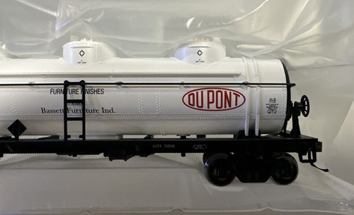 Roundhouse HO Scale RTR Dupont Triple Dome Tank Car #70506 - Picture 5 of 5