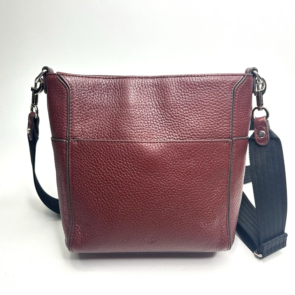 Bolso Bandolera Pequeño de Cuero Caoba TREASURE BOND Foto 2 de 4