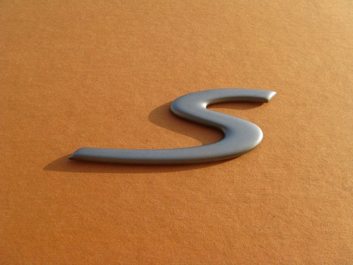 PORSCHE CAYENNE BOXSTER S REAR GATE EMBLEM LOGO BADGE SIGN SILVER USED A45745
