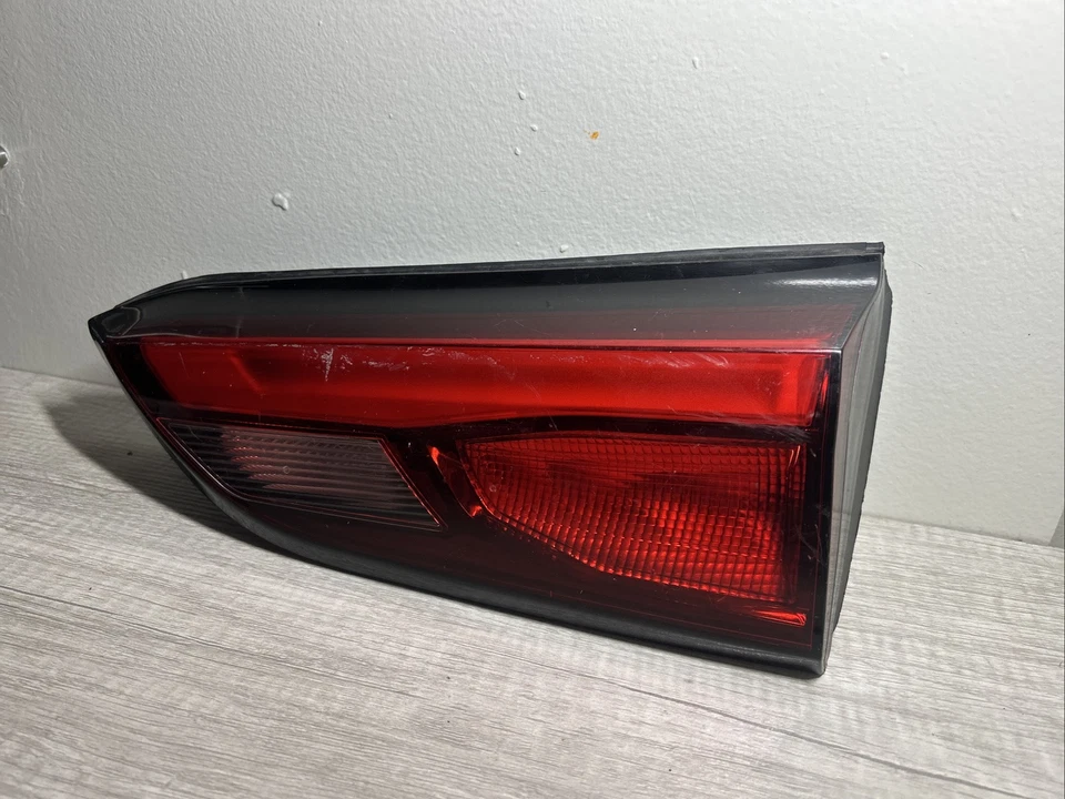 Luz trasera interior GMC TERRAIN RH 2018-2021 OEM Foto 3 de 4