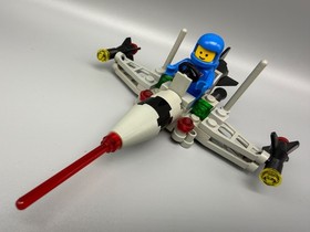 LEGO 6824 Classic Space Space Dart I  Vintage 1984 with Blue Spaceman Minifigure