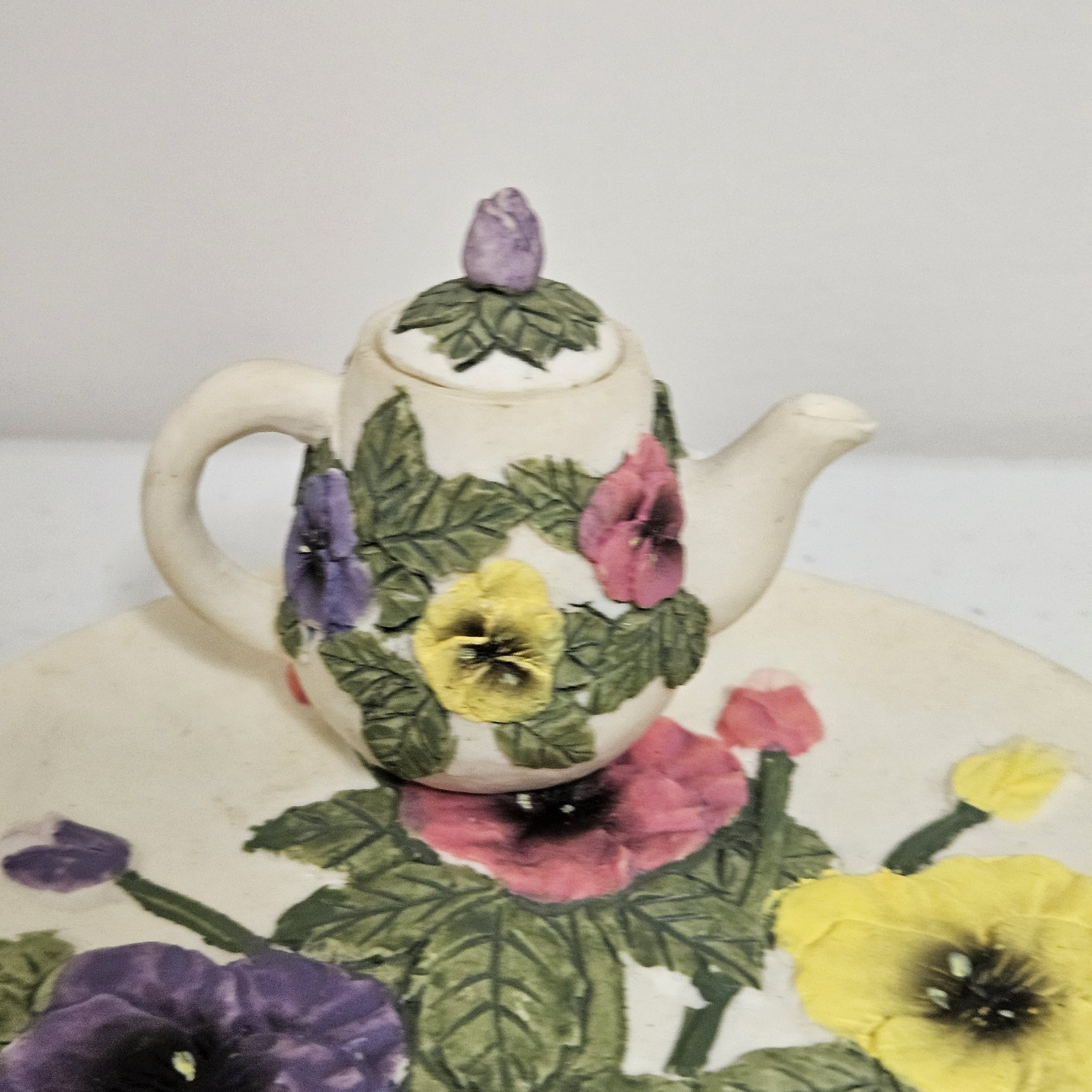 VTG Young's Inc 1995 Pansies Miniature 10 Piece Resin Tea Set Collectible EUC