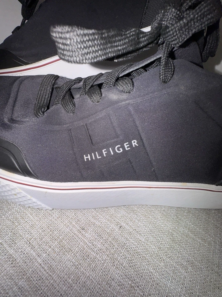 Tommy Hilfiger Women's Sawyir lace-up sneakers in black. Size 10 Item# 38 - Image 2 of 4