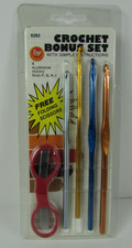 Wright's Boye Crochet Hook Bonus Set with Folding Trip Scissors 6282 Model New