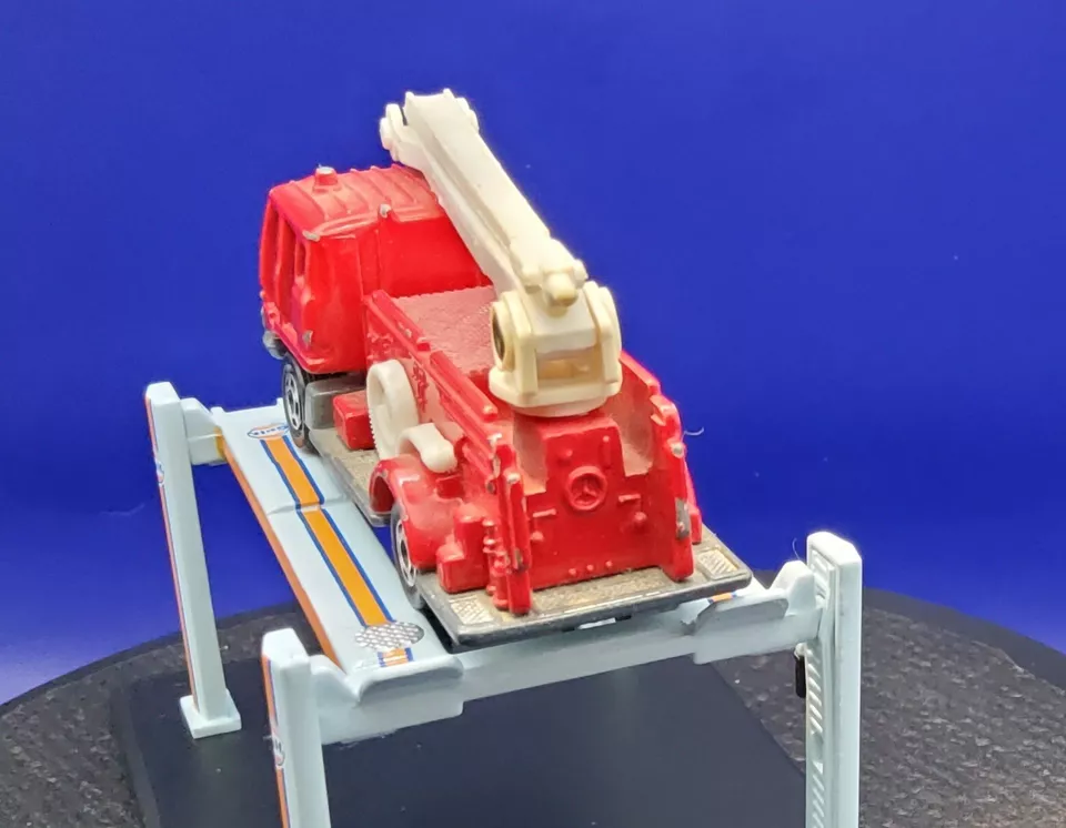 Vintage Tomica No. 3 Squirt Fire Engine - Image 4 of 4