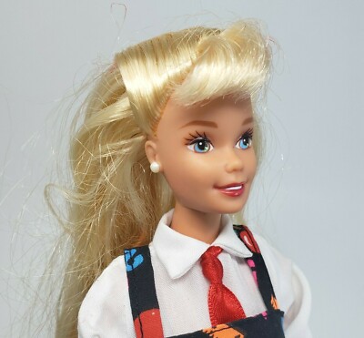 VINTAGE 1995 MATTEL TEACHER BARBIE CLASSROOM DOLL W/ ORIGINAL